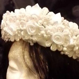 Beautiful Elegant tiara with pearls and roses and